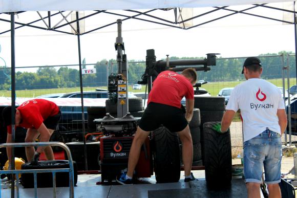 Калинівський дріфт: без крешів та крутих заносів не обійшлося (ВІДЕО), фото №13 на сайті 20minut.ua