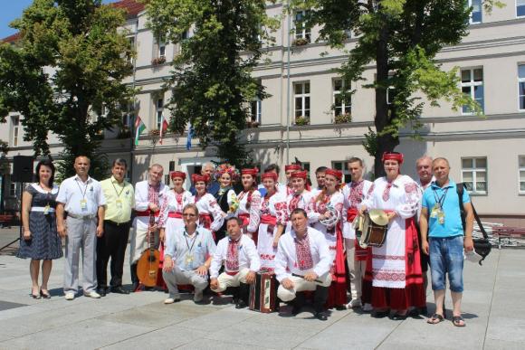 Літинська «Горлиця» на площі у Польщі виконала Державний Гімн України, фото №1 на сайті 20minut.ua