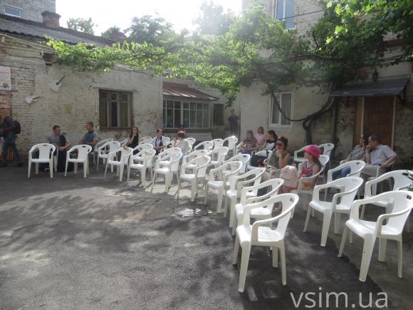 Львів у центрі Хмельницького: на Проскурівській облаштовують мистецький дворик, фото №1 на сайті vsim.ua