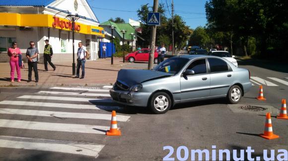 На перехресті Галицького і Амосова перевернувся автомобіль, фото №2 на сайті 20minut.ua