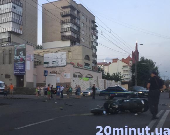 На проспекті Степана Бандери збили мотоцикліста, фото №2 на сайті 20minut.ua