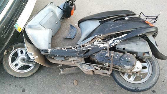 На Вінниччині п’яний депутат на бусі збив 15-річного хлопця на мопеді (ФОТО) на сайті 20minut.ua На Вінниччині п’яний депутат на бусі збив 15-річного хлопця на мопеді (ФОТО), фото №1 на сайті 20minut.ua