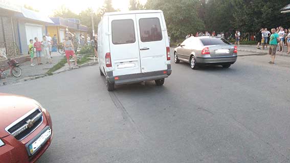 На Вінниччині п’яний депутат на бусі збив 15-річного хлопця на мопеді (ФОТО) на сайті 20minut.ua На Вінниччині п’яний депутат на бусі збив 15-річного хлопця на мопеді (ФОТО), фото №3 на сайті 20minut.ua