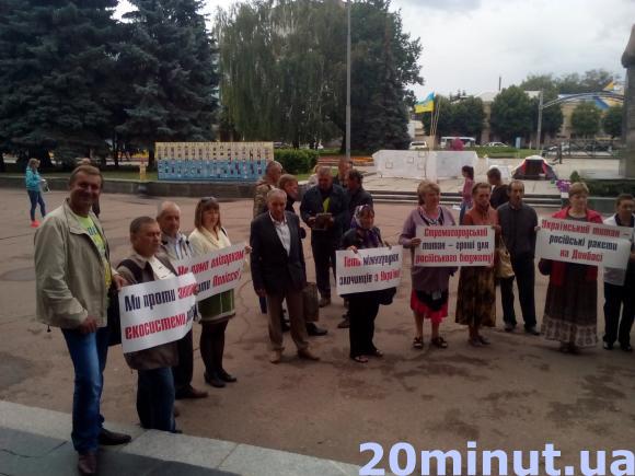 Під стінами Житомирської облдержадміністрації протестують жителі Коростенського району на сайті 20minut.ua Під стінами Житомирської облдержадміністрації протестують жителі Коростенського району, фото №2 на сайті 20minut.ua