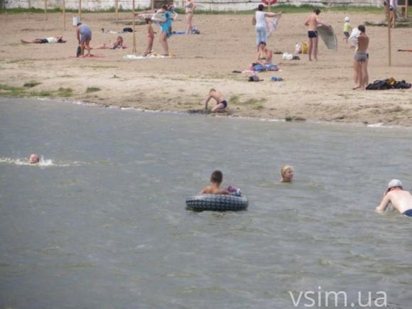 "Після купання миюсь бактерицидним милом і все», - хмельничанка про забруднення Бугу, фото №4 на сайті vsim.ua
