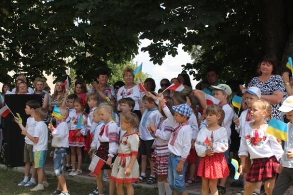 У Ілінцях на стіні музичної школи відкрили меморіал пам'яті Тимка (Томаша) Падури, фото №4 на сайті 20minut.ua