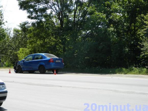 У Тернополі на Будного зіткнулись три автомобілі. Є потерпілий (ОНОВЛЕНО), фото №2 на сайті 20minut.ua
