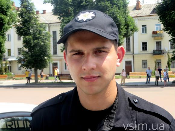 Урочисто і з пафосом: на майдані представили групи швидкого реагування поліції Хмельниччини, фото №3 на сайті vsim.ua