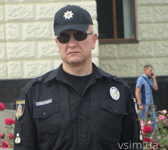 Урочисто і з пафосом: на майдані представили групи швидкого реагування поліції Хмельниччини на сайті vsim.ua Урочисто і з пафосом: на майдані представили групи швидкого реагування поліції Хмельниччини, фото №4 на сайті vsim.ua