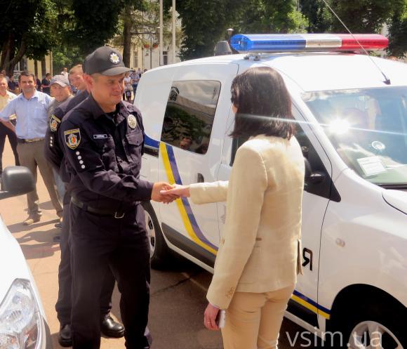 Урочисто і з пафосом: на майдані представили групи швидкого реагування поліції Хмельниччини, фото №5 на сайті vsim.ua