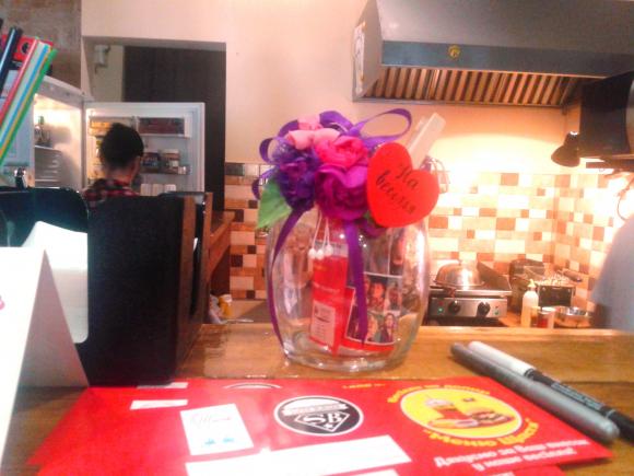 Закохані Аліна та Андрій продають «бургери Щастя», щоб заробити на весілля, фото №6 на сайті 20minut.ua