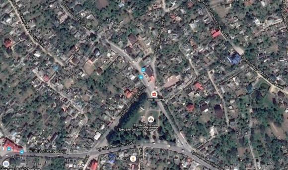 Жінку збила машина на дорозі, де чиновники відмовилися малювати «зебру», фото №1 на сайті 20minut.ua