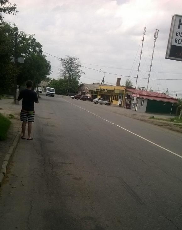 Жінку збила машина на дорозі, де чиновники відмовилися малювати «зебру», фото №2 на сайті 20minut.ua