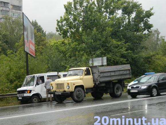 Біля "Білого замку" - ціла низка ДТП, фото №4 на сайті 20minut.ua