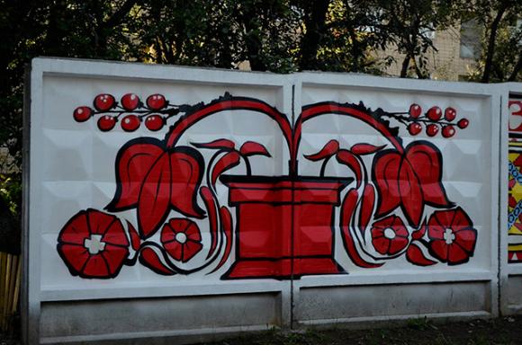 До вересня паркан 23 школи одягнуть у 85-метрову вишиванку, фото №3 на сайті 20minut.ua