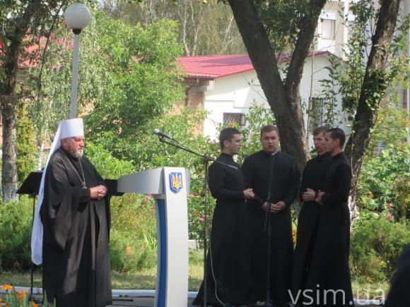 Довгі промови, пісні та солодощі: як чиновники і священики в обід снідали, фото №4 на сайті vsim.ua
