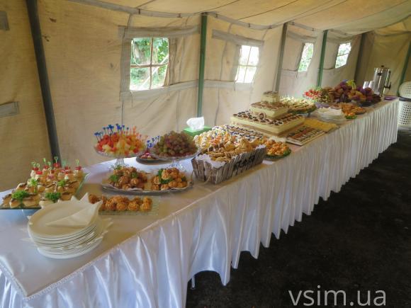 Довгі промови, пісні та солодощі: як чиновники і священики в обід снідали, фото №6 на сайті vsim.ua