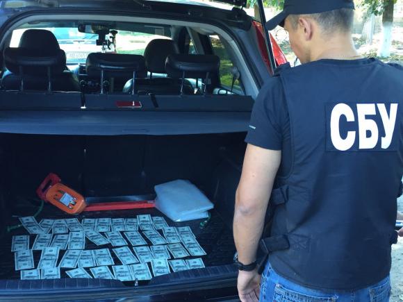 Голова райдержадміністрації хабар отримав через посередника.ФОТО (оновлено) на сайті 20minut.ua Голова райдержадміністрації хабар отримав через посередника.ФОТО (оновлено), фото №2 на сайті 20minut.ua