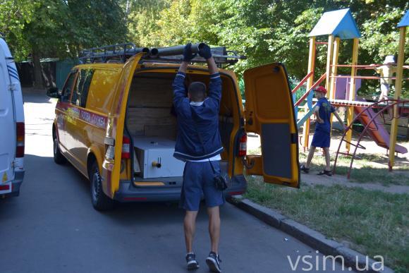 Хмельничани заблокували роботу газовиків, які хотіли встановити будинковий лічильник, фото №2 на сайті vsim.ua