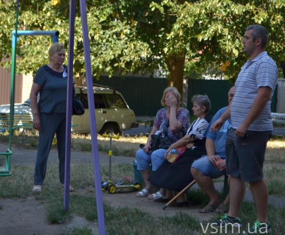 Хмельничани заблокували роботу газовиків, які хотіли встановити будинковий лічильник, фото №3 на сайті vsim.ua