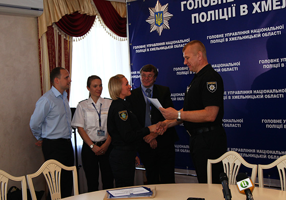 Хмельницьких поліцейських навчали спілкуватись з містянами, фото №2 на сайті vsim.ua
