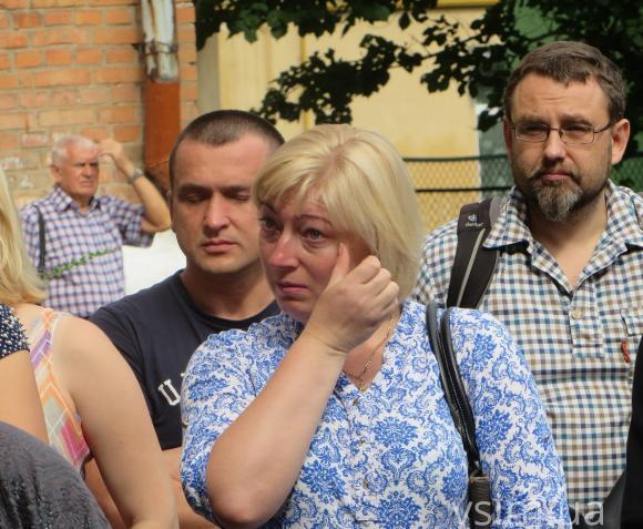 Кадрові "чистки" в освіті. Екс-директорку ліцею №17 захищають батьки і вчителі, фото №3 на сайті vsim.ua