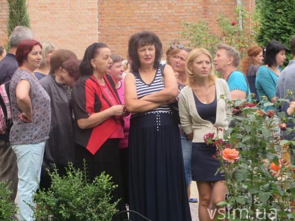 Кадрові "чистки" в освіті. Екс-директорку ліцею №17 захищають батьки і вчителі, фото №6 на сайті vsim.ua