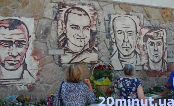 Меморіал 16-ти Героїв: у камені висічено портрети загиблих в АТО могилівчан, фото №1 на сайті 20minut.ua