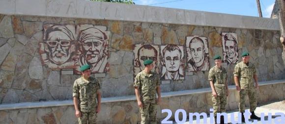 Меморіал 16-ти Героїв: у камені висічено портрети загиблих в АТО могилівчан, фото №2 на сайті 20minut.ua