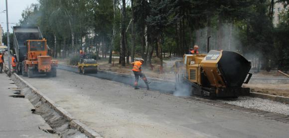 На Космонавтів вкладають плитку, створюють фонтан та роблять дорогу, фото №3 на сайті 20minut.ua