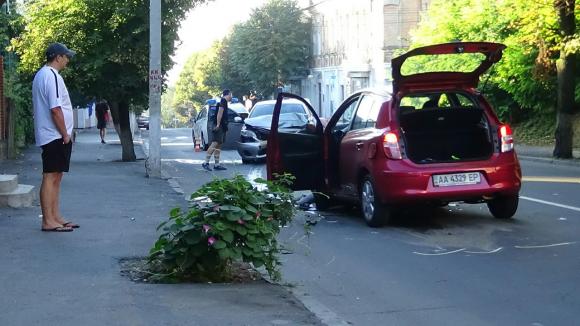 На Магістрацькій п'яна дівчина на 
