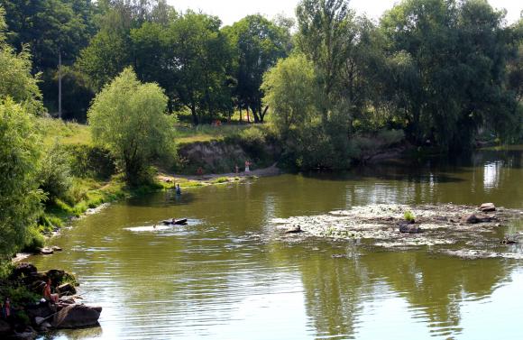 На вихідні до Сабарова: місце за греблею збирає чимало відпочивальників, фото №5 на сайті 20minut.ua