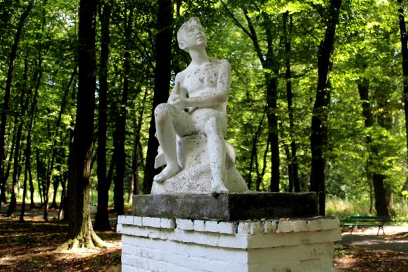 Палац у Немирові оповитий Парком кохання та охороняється мармуровими левами, фото №10 на сайті 20minut.ua
