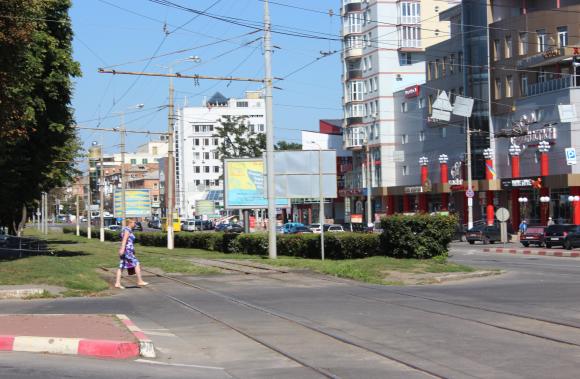Парканом загородили від пішоходів дорогу на Пирогова. А вони - перелазять, фото №2 на сайті 20minut.ua