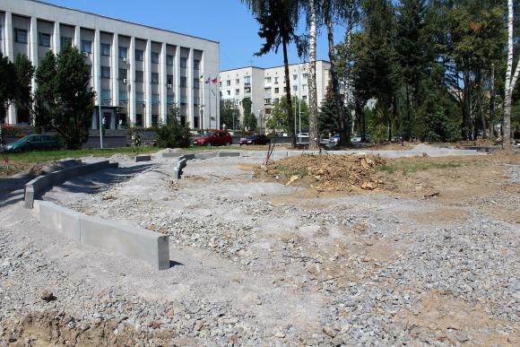 Перші результати реконструкції проспекту Космонавтів. Вже є кольорова плитка, фото №3 на сайті 20minut.ua