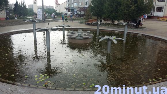 Після "пінної вечірки" фонтан на "Алясці" так і не запрацював, фото №2 на сайті 20minut.ua