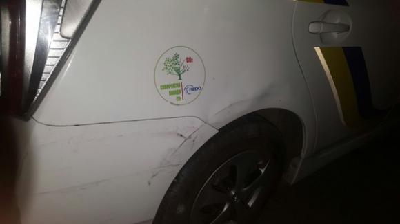 Поліцейський «Пріус» стукнувся у бус на Старому місті. На копа склали протокол, фото №2 на сайті 20minut.ua
