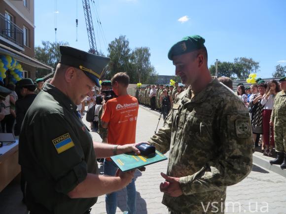У Хмельницькому 32 сім'ї прикордонників отримали ключі від квартир, фото №7 на сайті vsim.ua