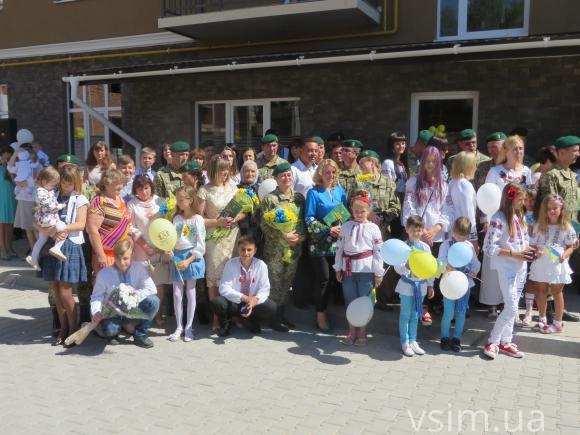 У Хмельницькому 32 сім'ї прикордонників отримали ключі від квартир, фото №9 на сайті vsim.ua