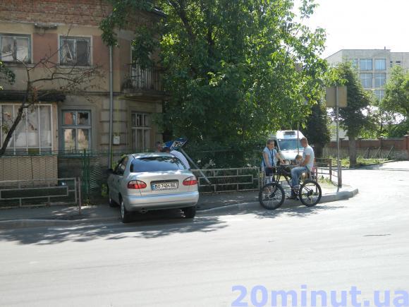 У центрі Тернополя - аварія за участі буса та легківки, фото №1 на сайті 20minut.ua