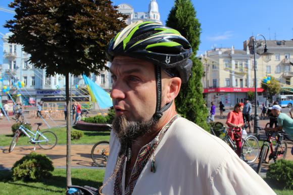 «Україна починається з тебе»: у Вінниці пройшов велозаїзд на честь Дня Незалежності (ФОТО), фото №1 на сайті 20minut.ua