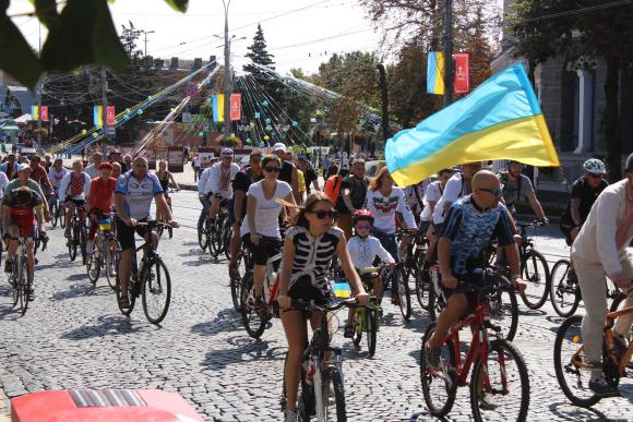 «Україна починається з тебе»: у Вінниці пройшов велозаїзд на честь Дня Незалежності (ФОТО), фото №2 на сайті 20minut.ua