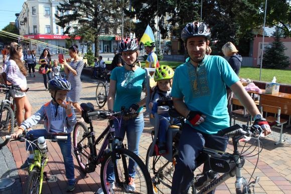 «Україна починається з тебе»: у Вінниці пройшов велозаїзд на честь Дня Незалежності (ФОТО), фото №5 на сайті 20minut.ua