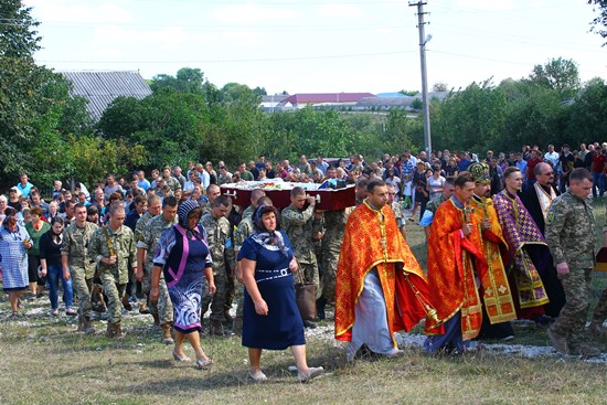 В Ярмолинецькому районі попрощалися з 20-річним Сергієм Хоптярем, який загинув в АТО, фото №1 на сайті vsim.ua