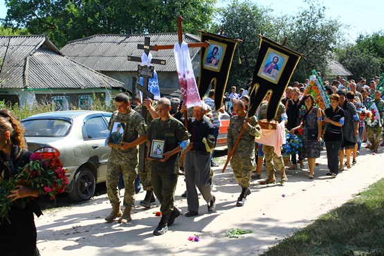 В Ярмолинецькому районі попрощалися з 20-річним Сергієм Хоптярем, який загинув в АТО, фото №2 на сайті vsim.ua