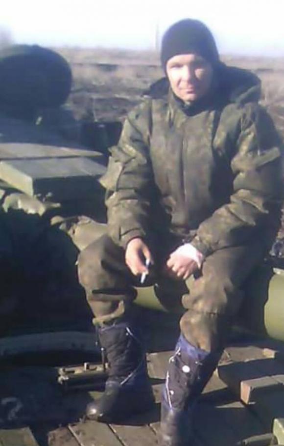 Батюшка впав на коліна і покаявся за загибель бійця АТО з Ладижина, фото №1 на сайті 20minut.ua