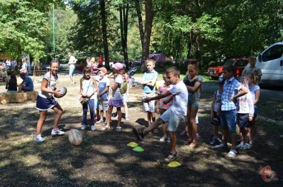 Безкоштовний європейський спорт у Хмельницькому: дітей і дорослих запрошують спробувати себе в регбі, фото №1 на сайті vsim.ua