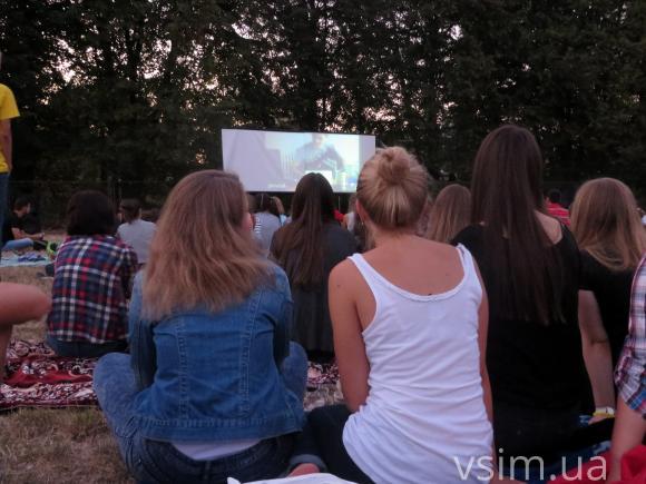 Б'ють рекорди: кілька сотень хмельничан прийшли на безкоштовний мультик на стадіоні, фото №2 на сайті vsim.ua