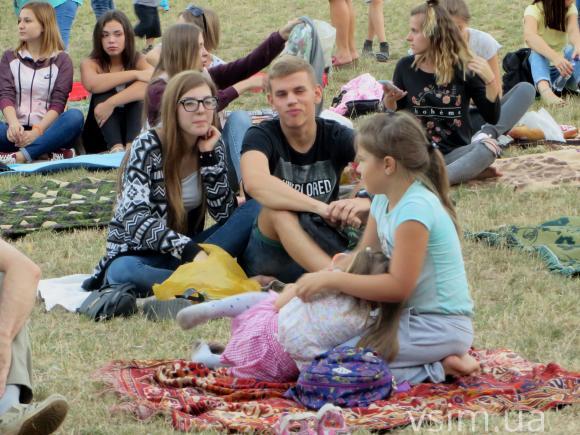 Б'ють рекорди: кілька сотень хмельничан прийшли на безкоштовний мультик на стадіоні, фото №3 на сайті vsim.ua