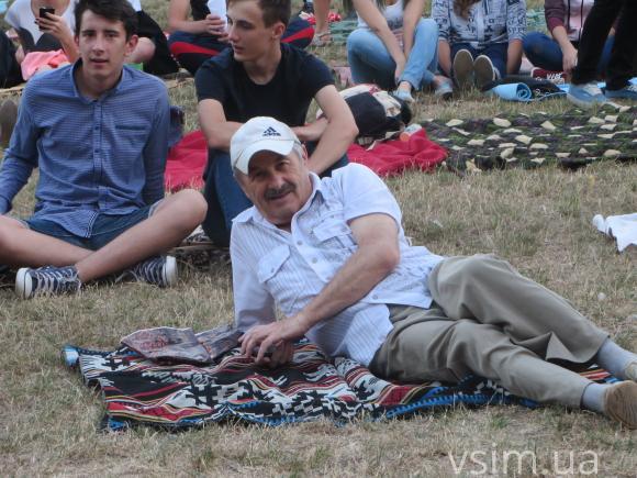 Б'ють рекорди: кілька сотень хмельничан прийшли на безкоштовний мультик на стадіоні, фото №4 на сайті vsim.ua